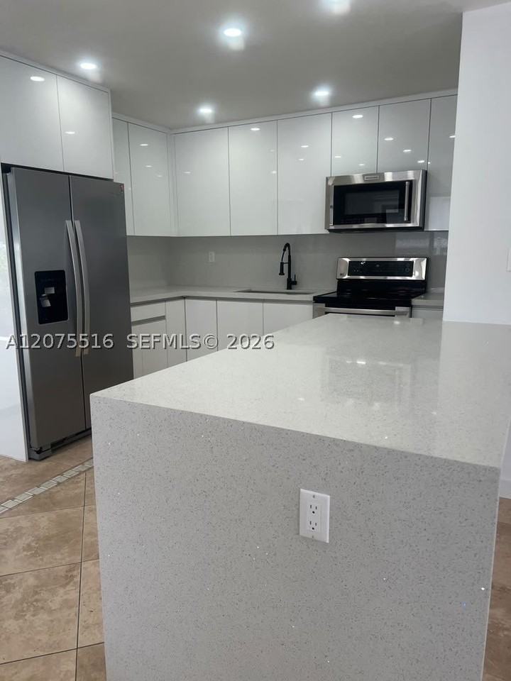 2370 Nw 33rd St #2370 - Photo 5 of 15