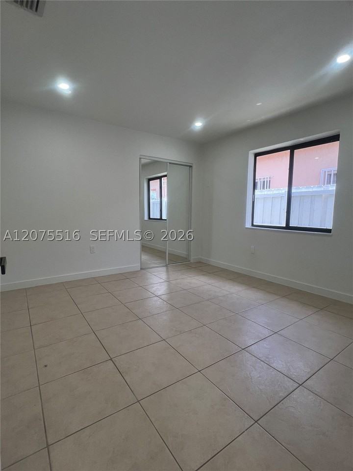2370 Nw 33rd St #2370 - Photo 6 of 15