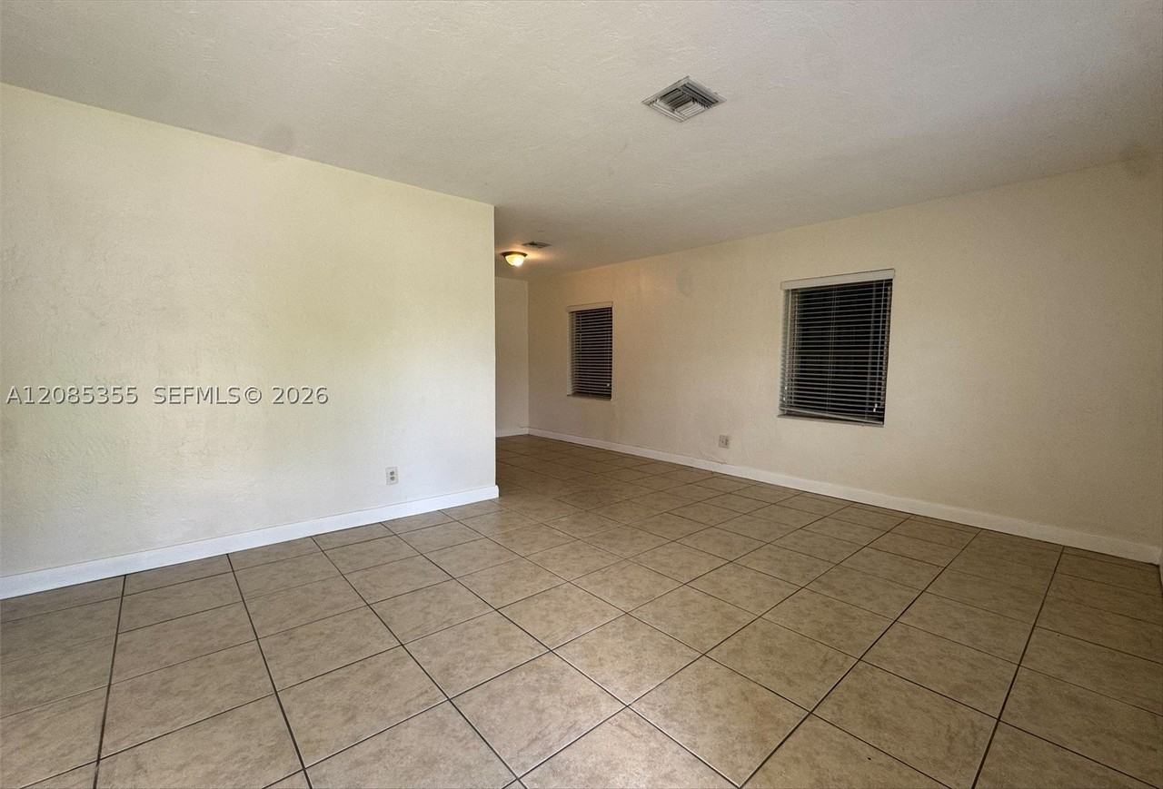 1320 Nw 87th St - Photo 4 of 11