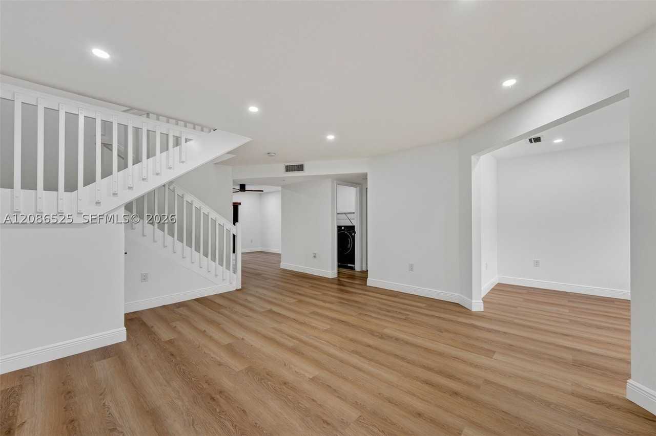 11115 W Okeechobee Rd #118 - Photo 4 of 33