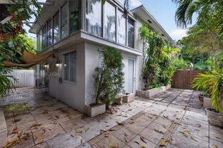 1055 Sw 12th St #1 - Photo 1 of 1