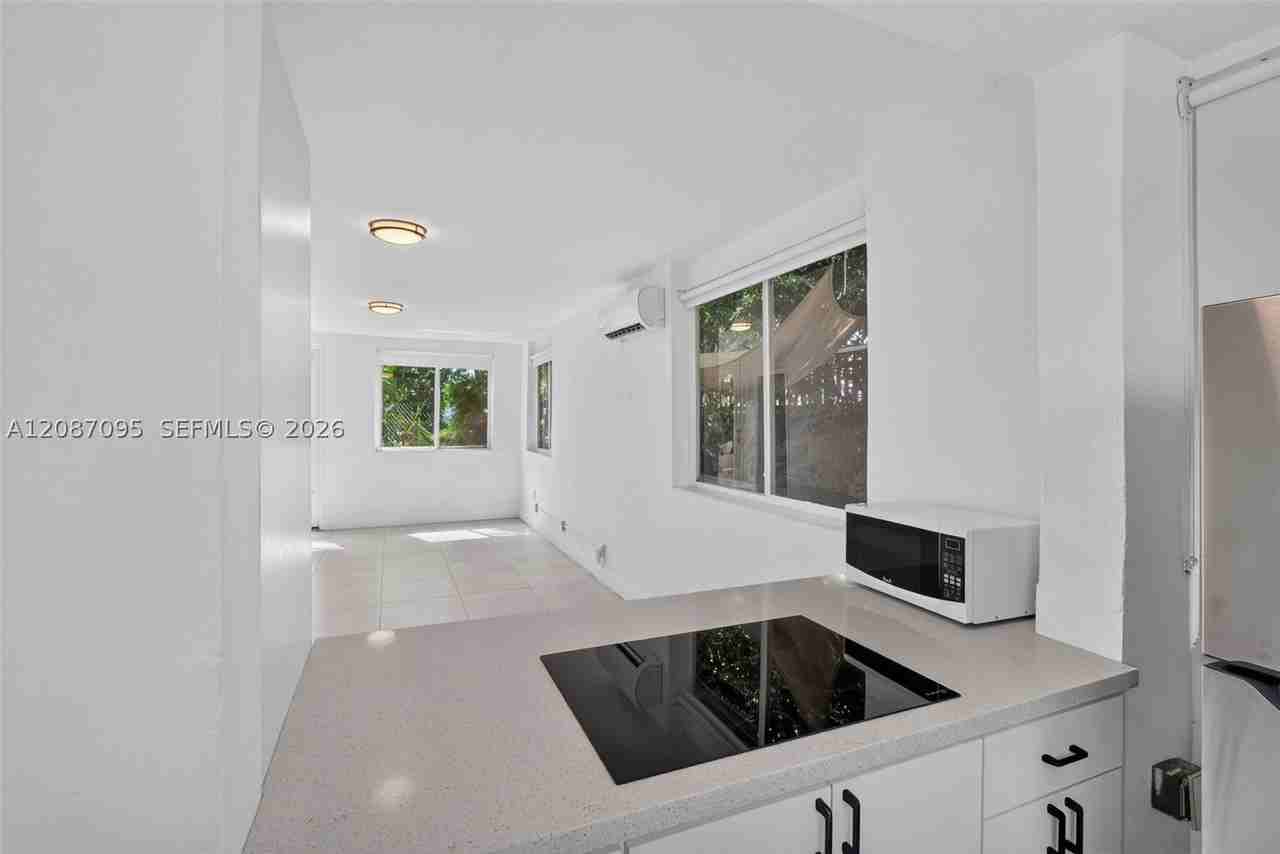 1055 Sw 12th St #1 - Photo 4 of 24
