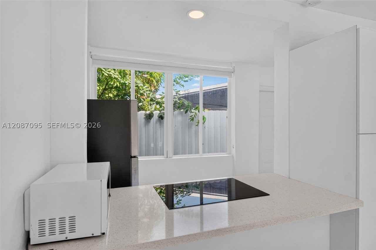 1055 Sw 12th St #1 - Photo 5 of 24