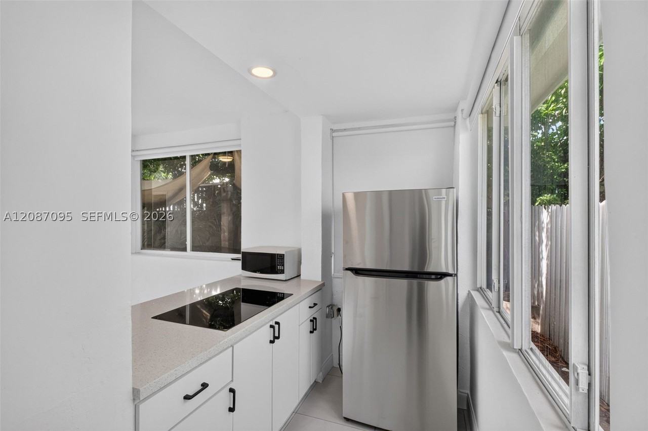 1055 Sw 12th St #1 - Photo 7 of 24