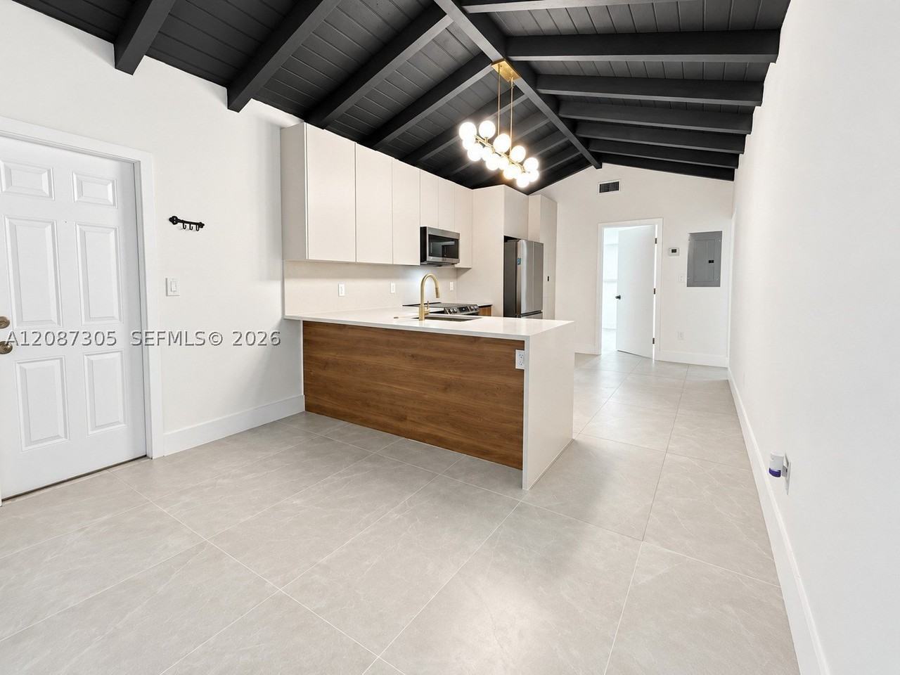 1043 Nw 48th St #0 - Photo 5 of 20