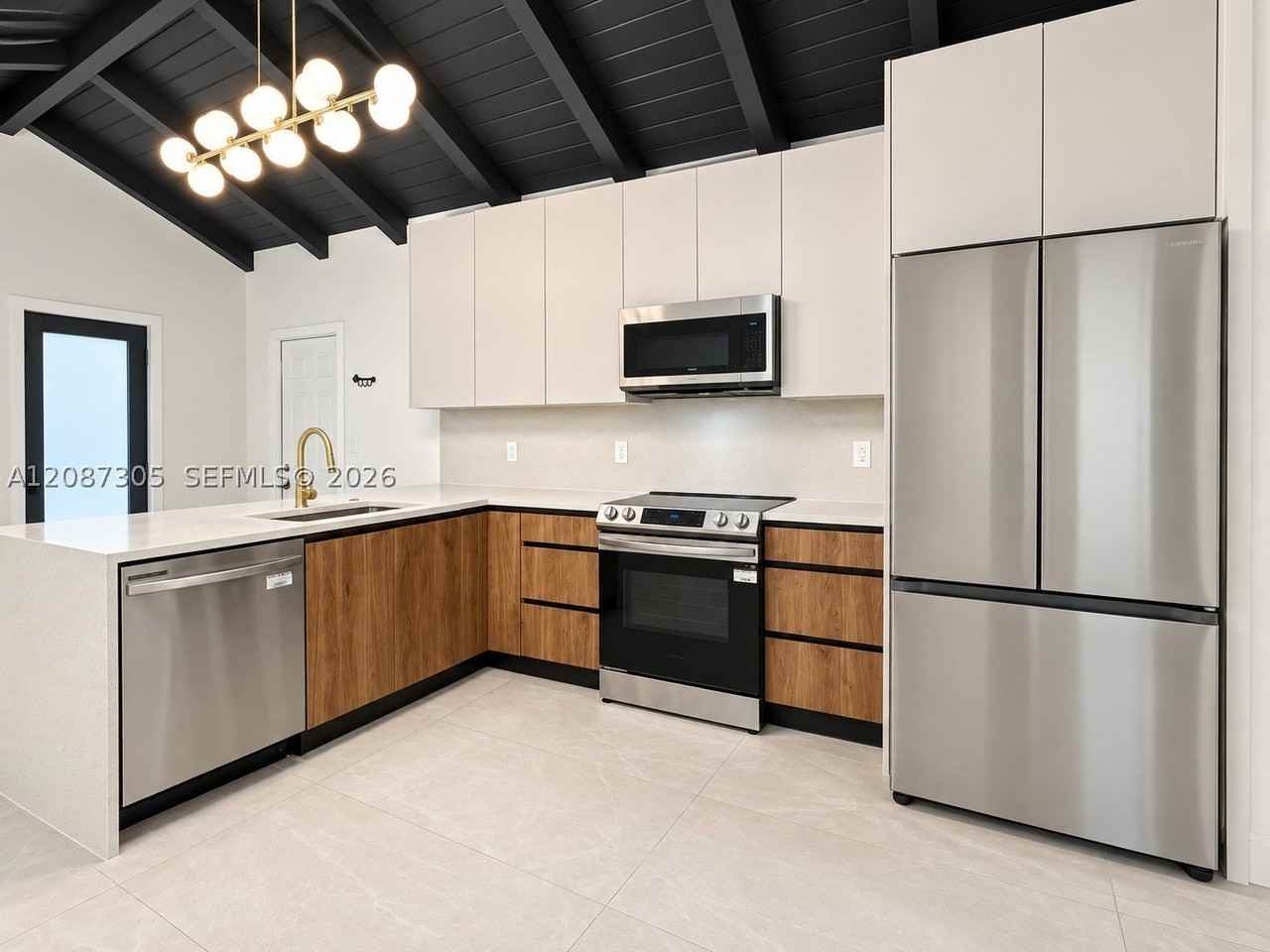 1043 Nw 48th St #0 - Photo 6 of 20