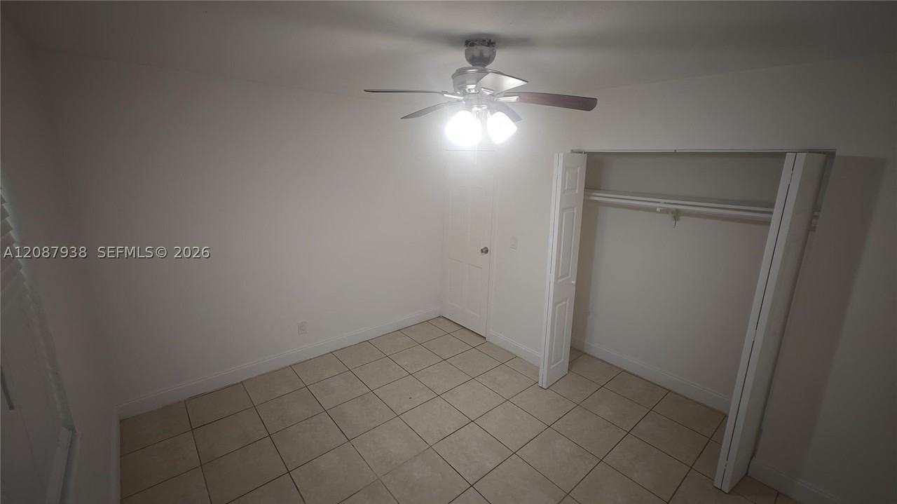 2643 Nw 10th St - Photo 4 of 7