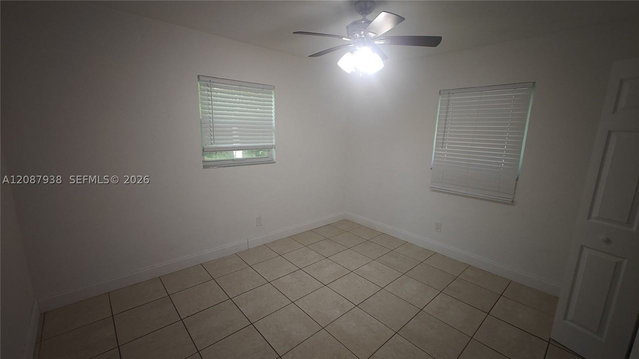 2643 Nw 10th St - Photo 6 of 7