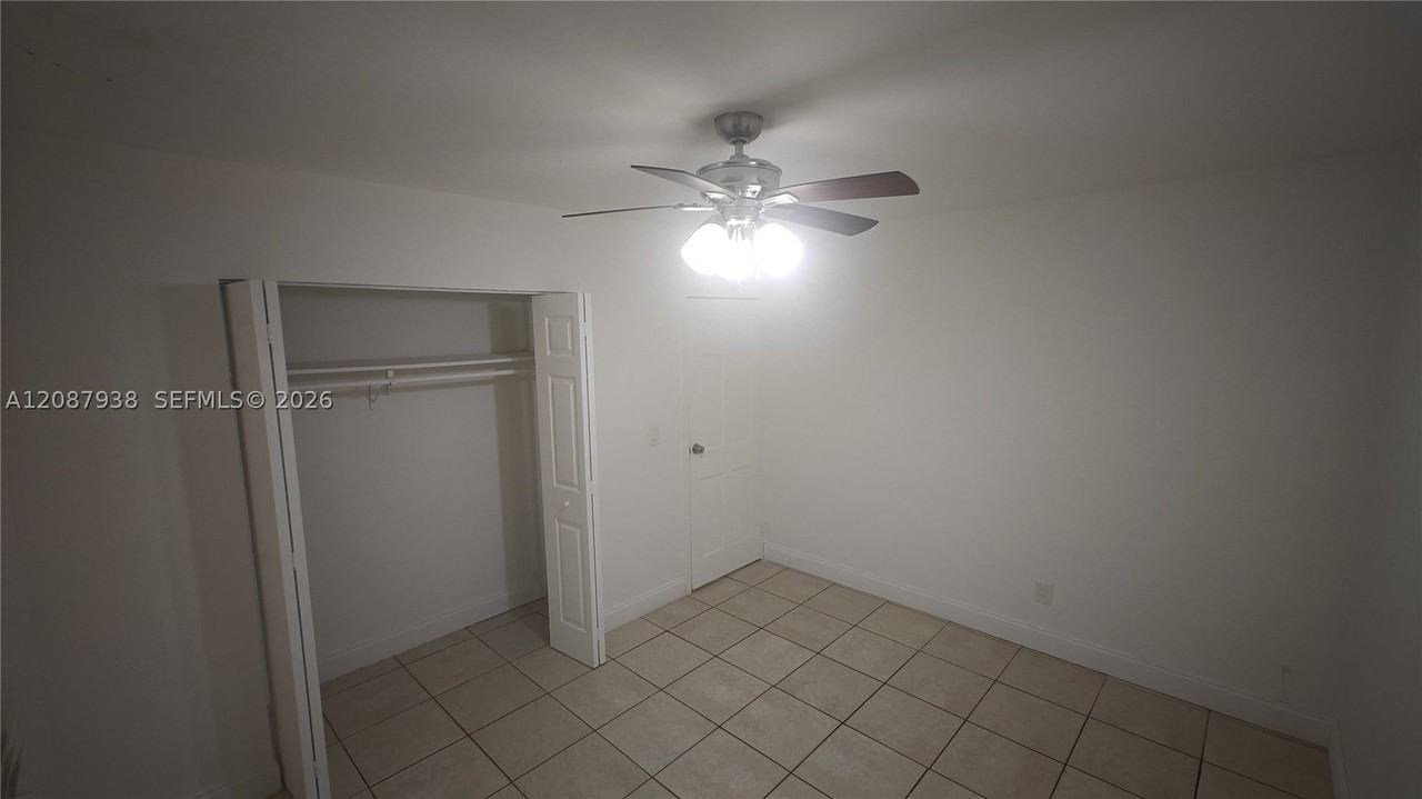 2643 Nw 10th St - Photo 7 of 7