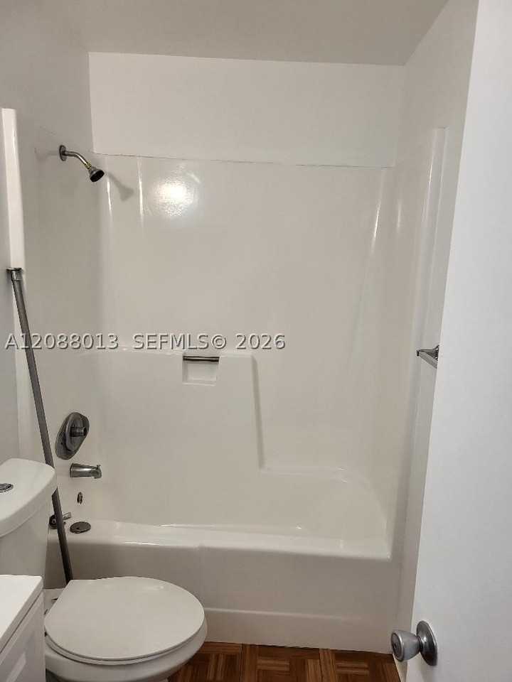 5156 Ne 6th Ave #219 - Photo 4 of 10