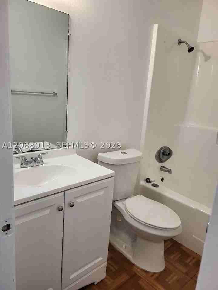 5156 Ne 6th Ave #219 - Photo 5 of 10