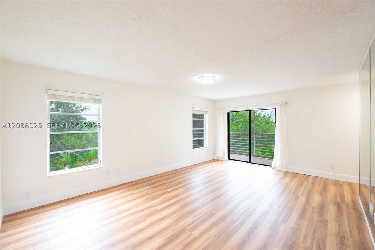 2441 Sw 82nd Ave #301 - Photo 4 of 24