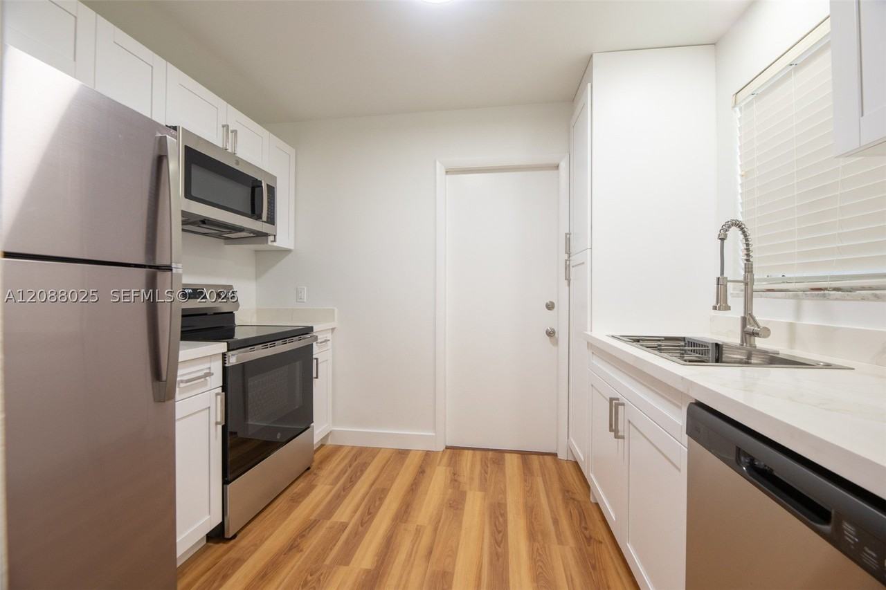 2441 Sw 82nd Ave #301 - Photo 7 of 24