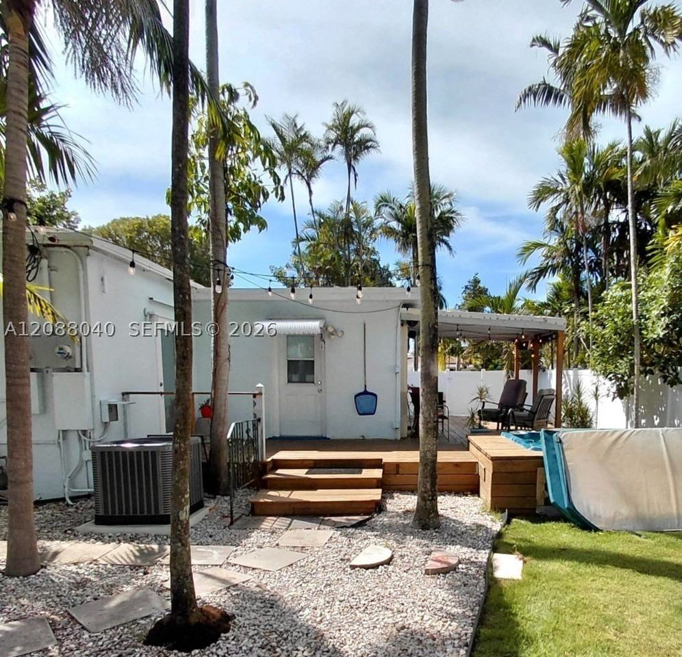 1623 Plunkett St #W - Photo 2 of 18