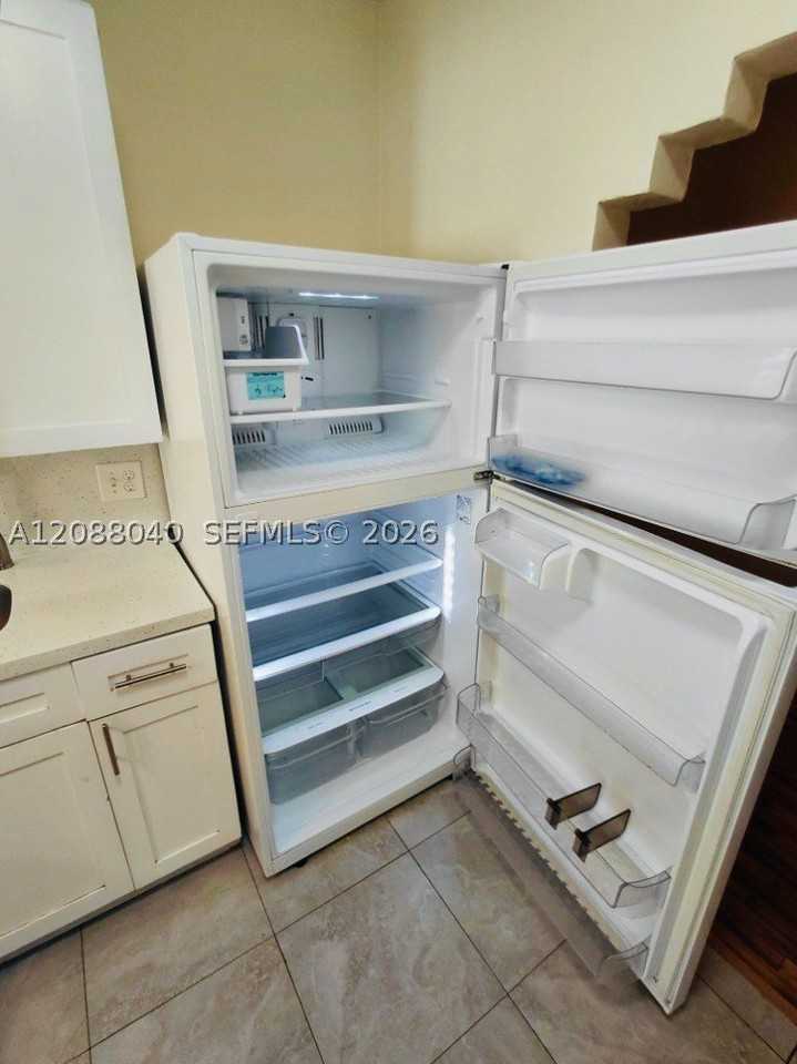 1623 Plunkett St #W - Photo 7 of 18