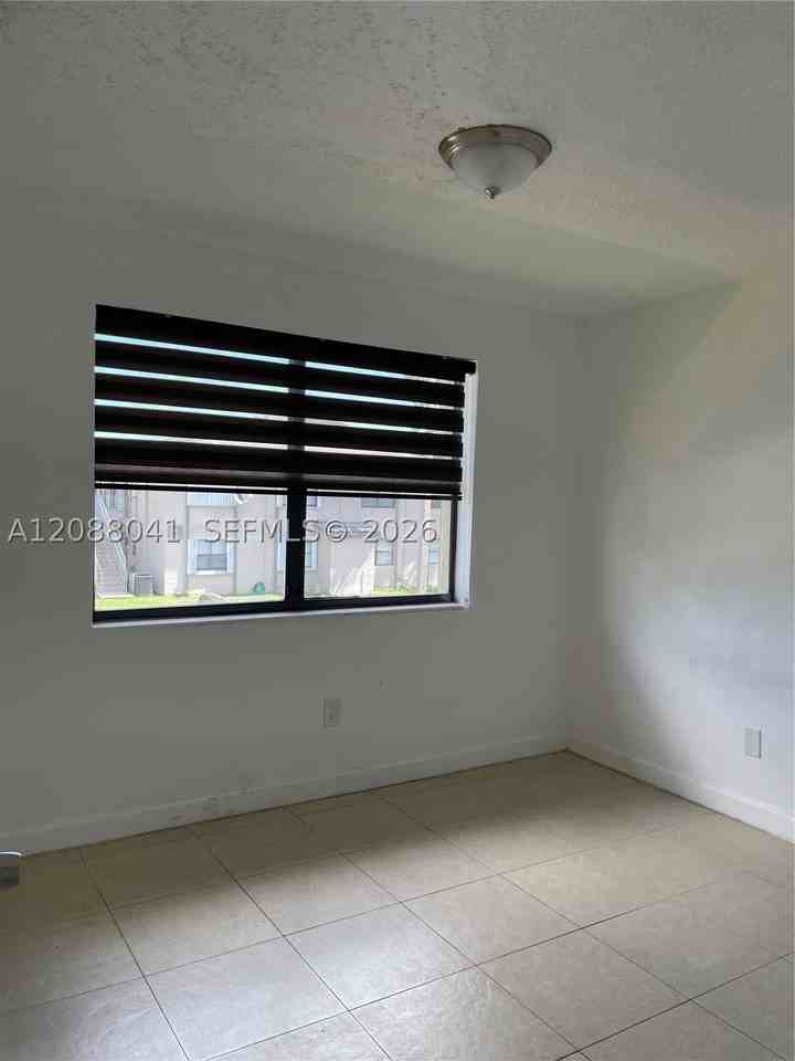 15318 Sunset Dr #15-21 - Photo 5 of 7