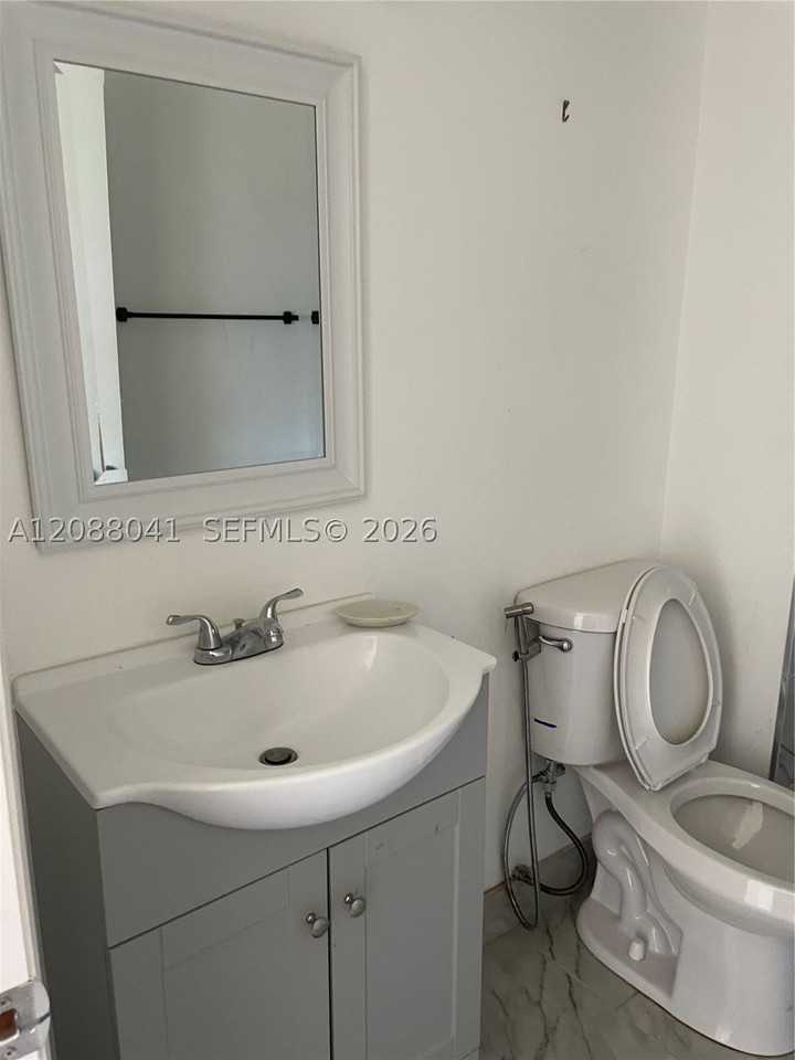15318 Sunset Dr #15-21 - Photo 6 of 7