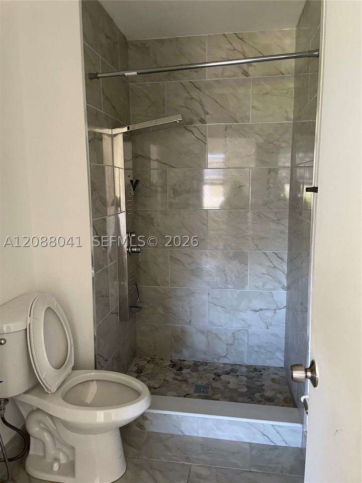 15318 Sunset Dr #15-21 - Photo 7 of 7