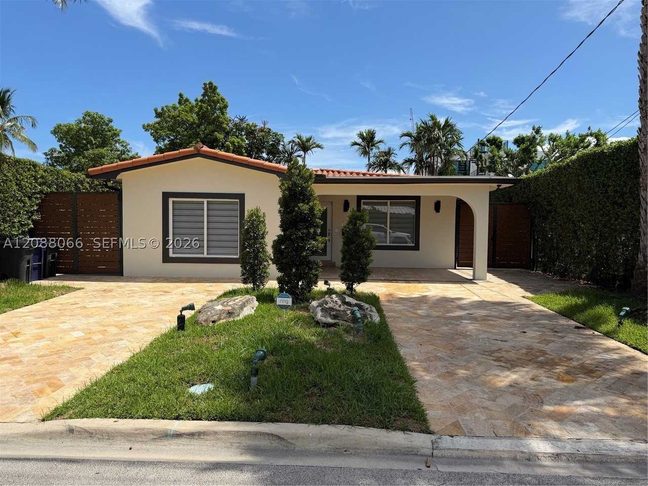 9341 Dickens Ave - Photo 4 of 30