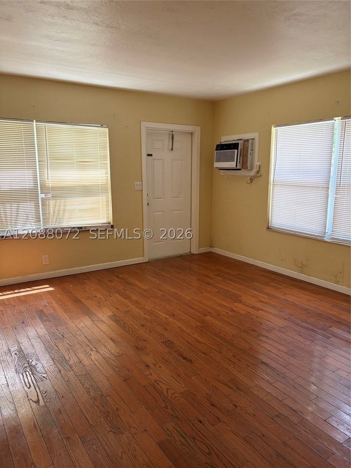 1851 Funston St #B - Photo 2 of 6