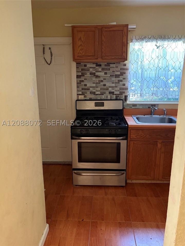 1851 Funston St #B - Photo 4 of 6