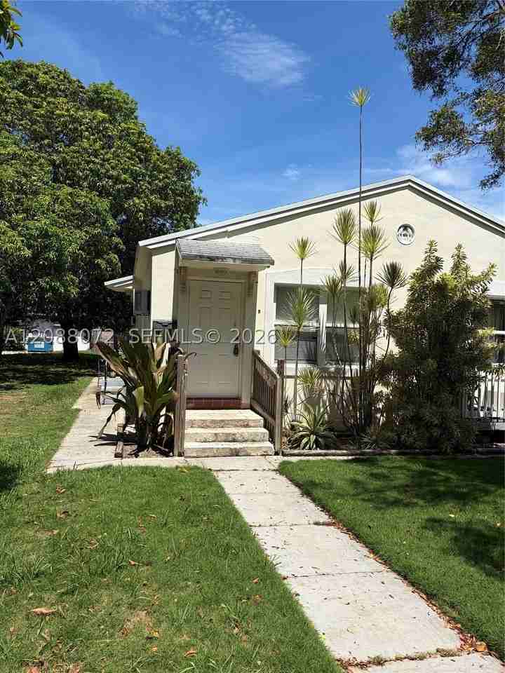 1851 Funston St #B - Photo 6 of 6