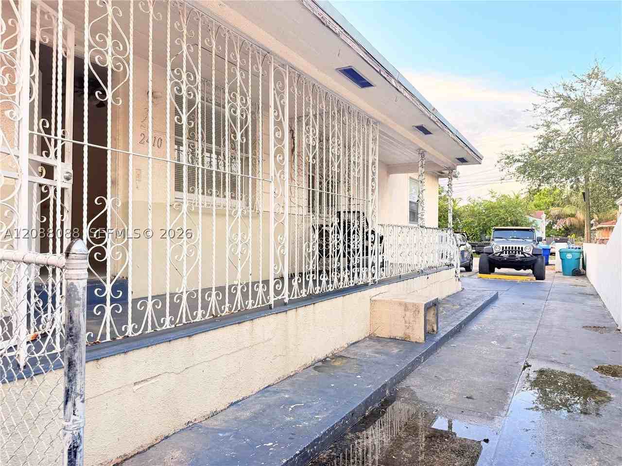 2410 Nw 34th St #2 - Photo 3 of 21