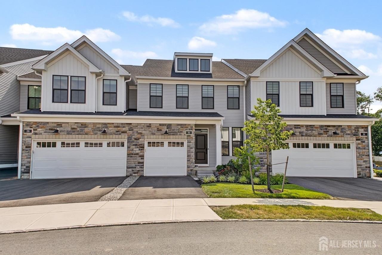 30 Cloverleaf Ln
