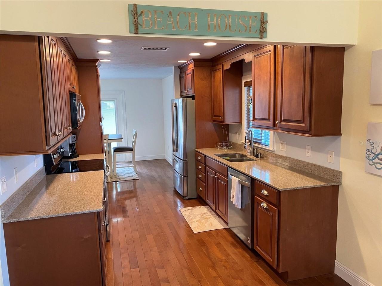 1832 Worrington St - Photo 5 of 17