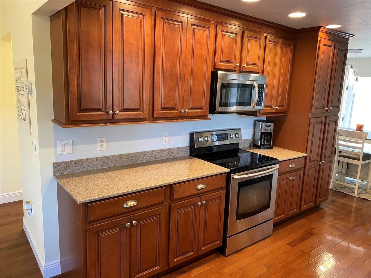 1832 Worrington St - Photo 6 of 17