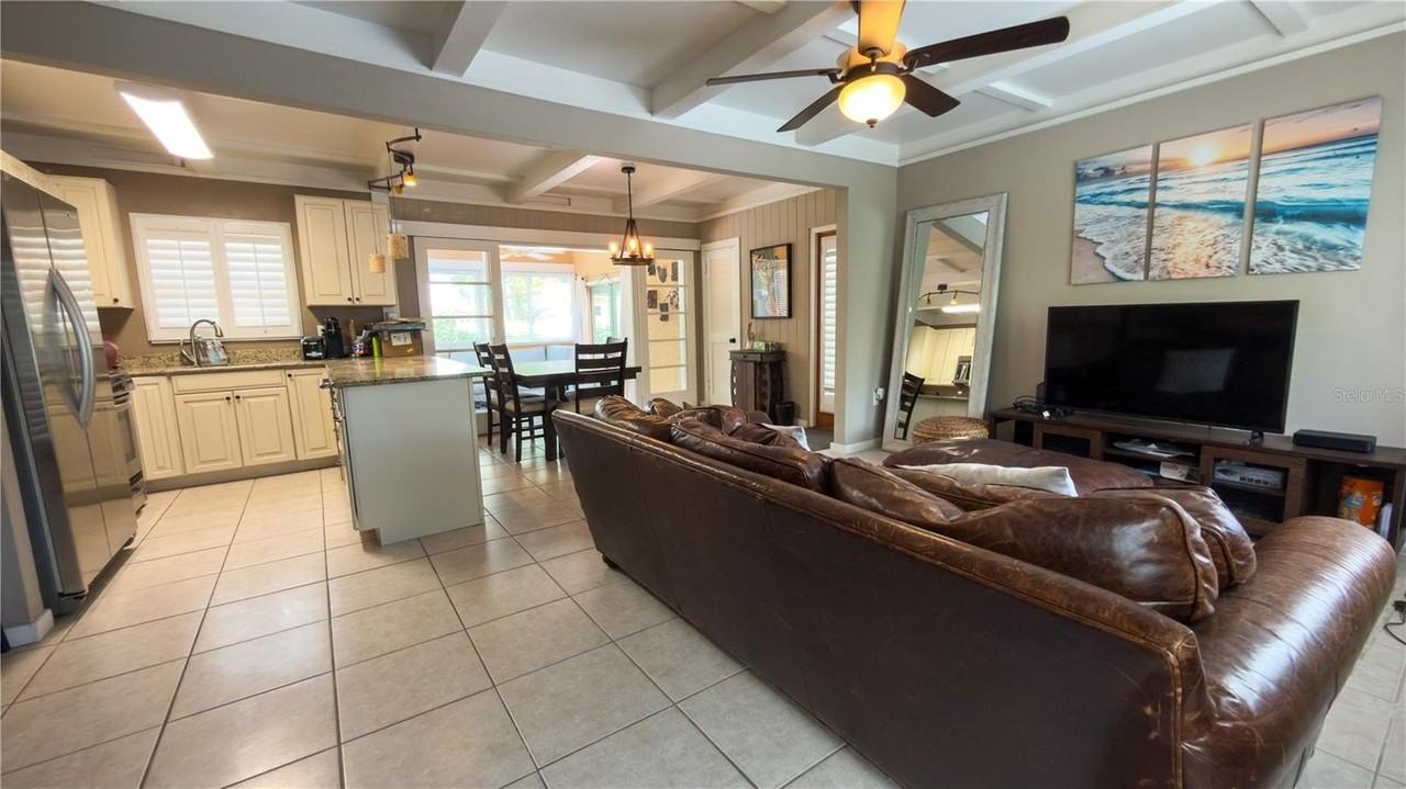 2475 W Paulstan Ct - Photo 3 of 16