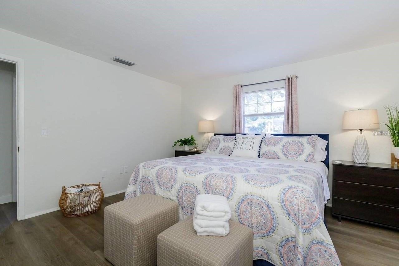 1297 13th St - Photo 3 of 11