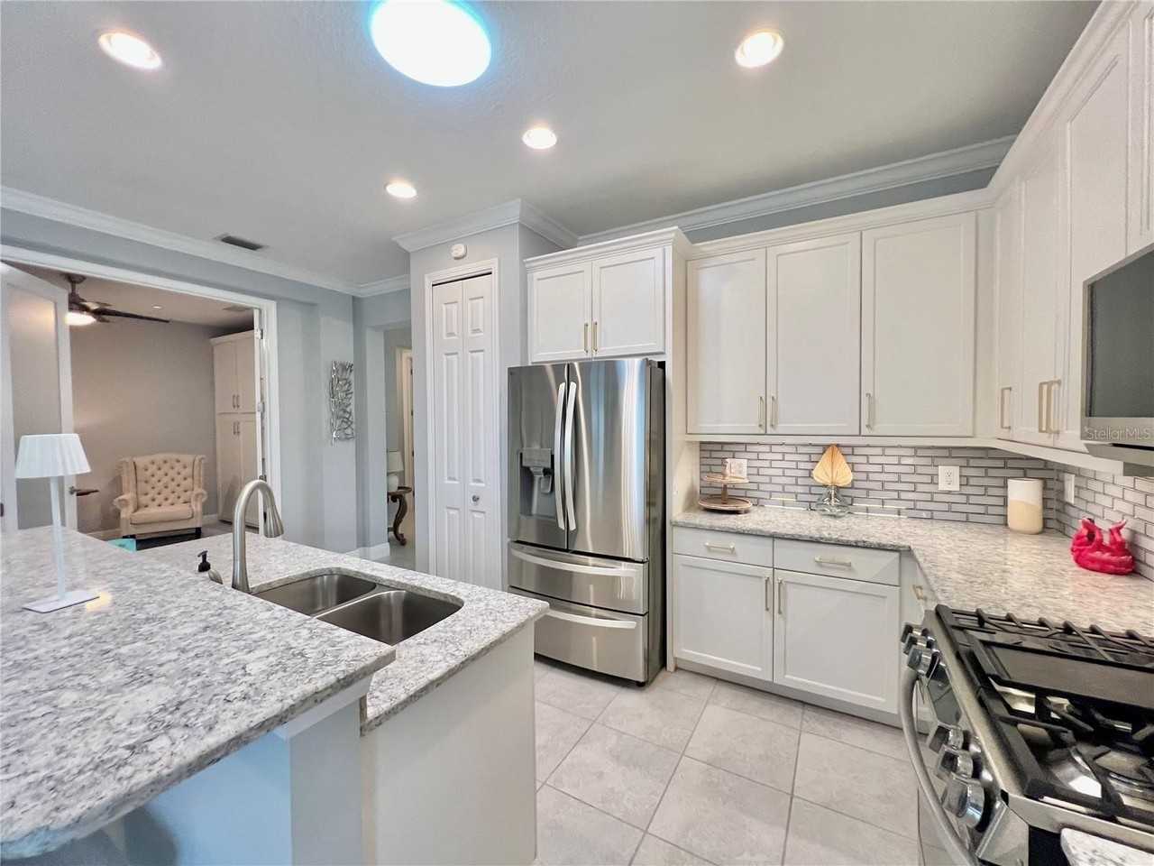 2946 Trustee Ave - Photo 6 of 28