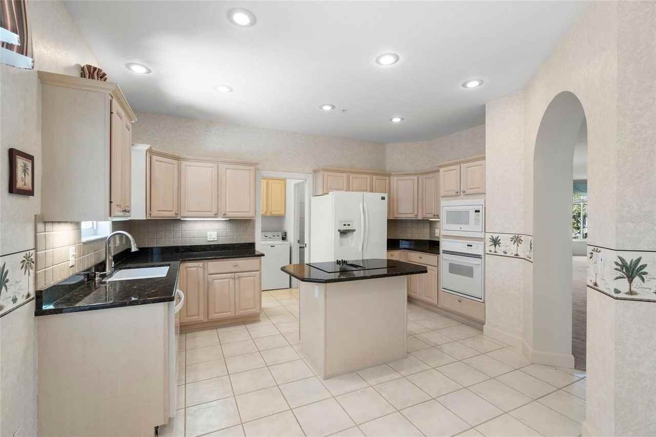 3954 Hamilton Club Cir #14 - Photo 3 of 50