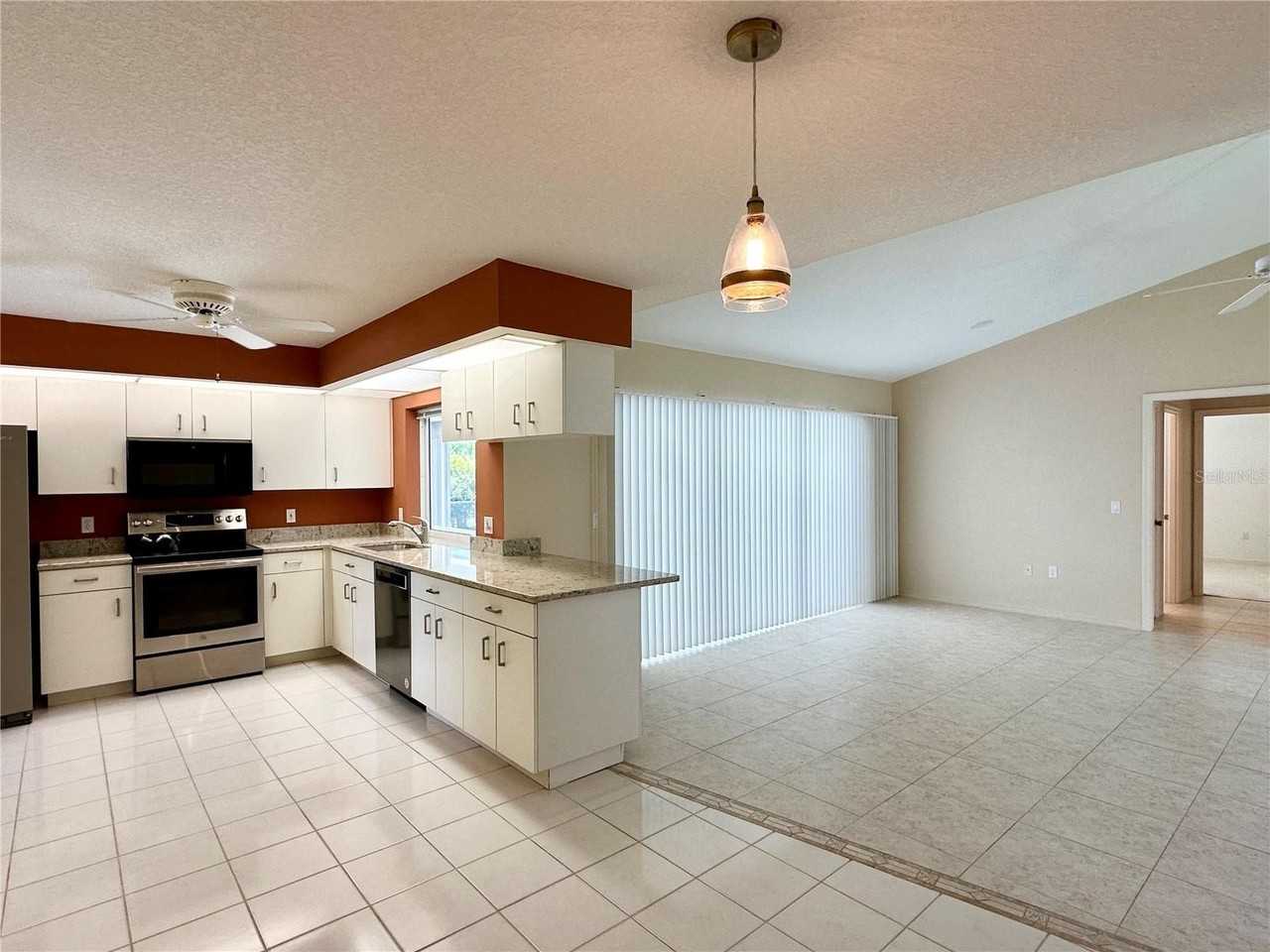5024 Southern Pine Cir - Photo 5 of 50