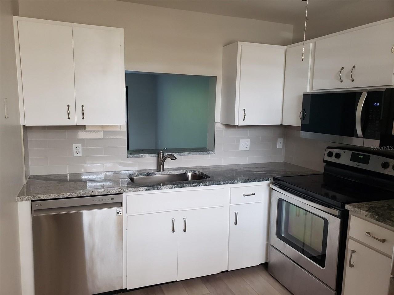 549 Lakeside Dr #549 - Photo 3 of 22