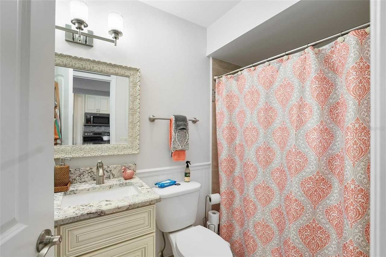 440 Palm Tree Dr - Photo 6 of 33
