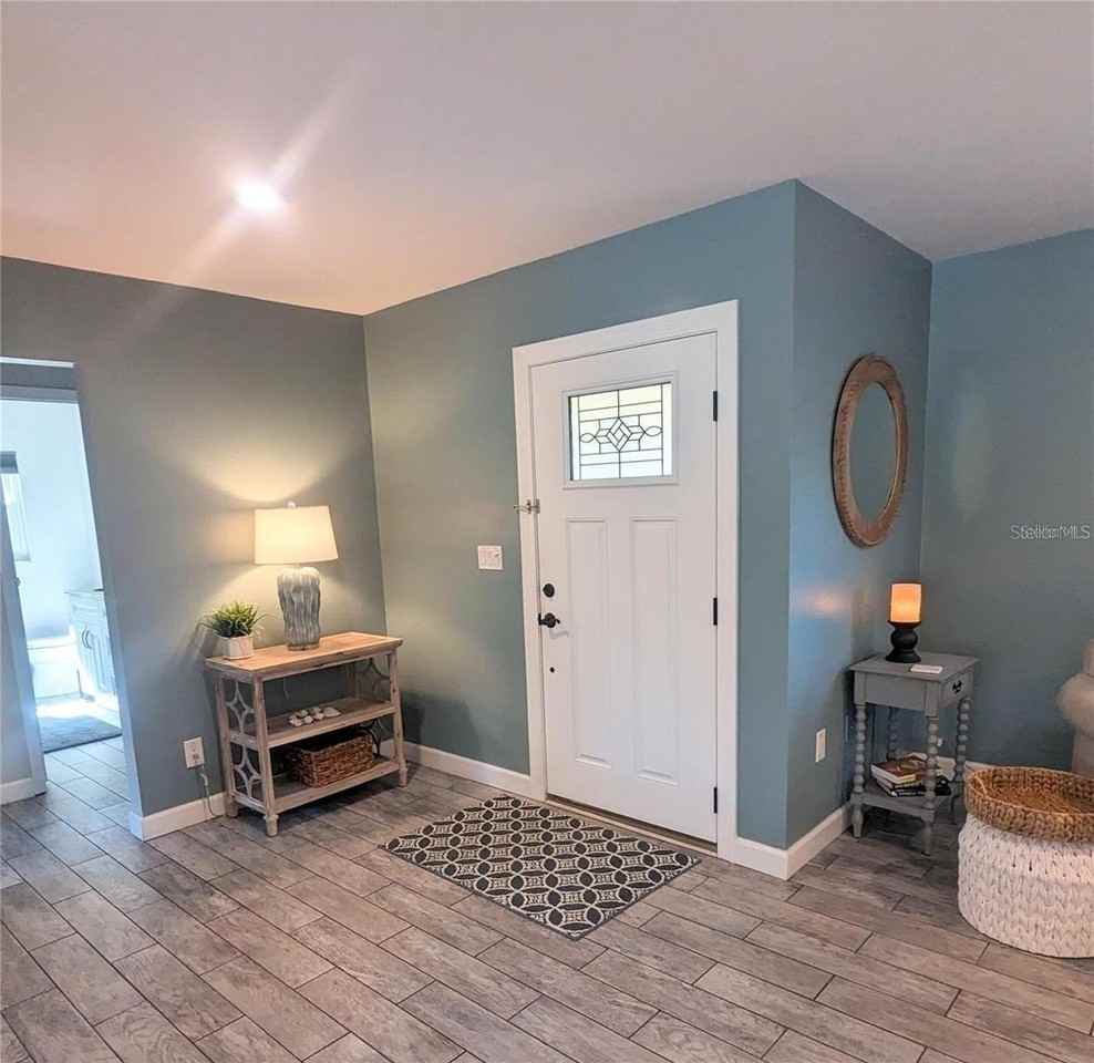 3070 Gulf Gate Dr - Photo 3 of 19