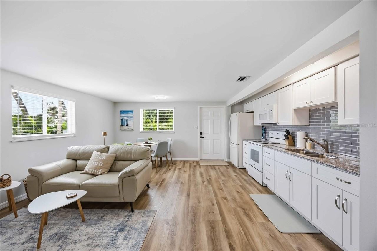 101 Riverview Ave - Photo 3 of 49