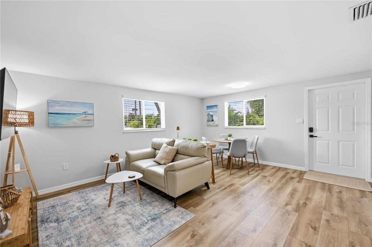101 Riverview Ave - Photo 4 of 49