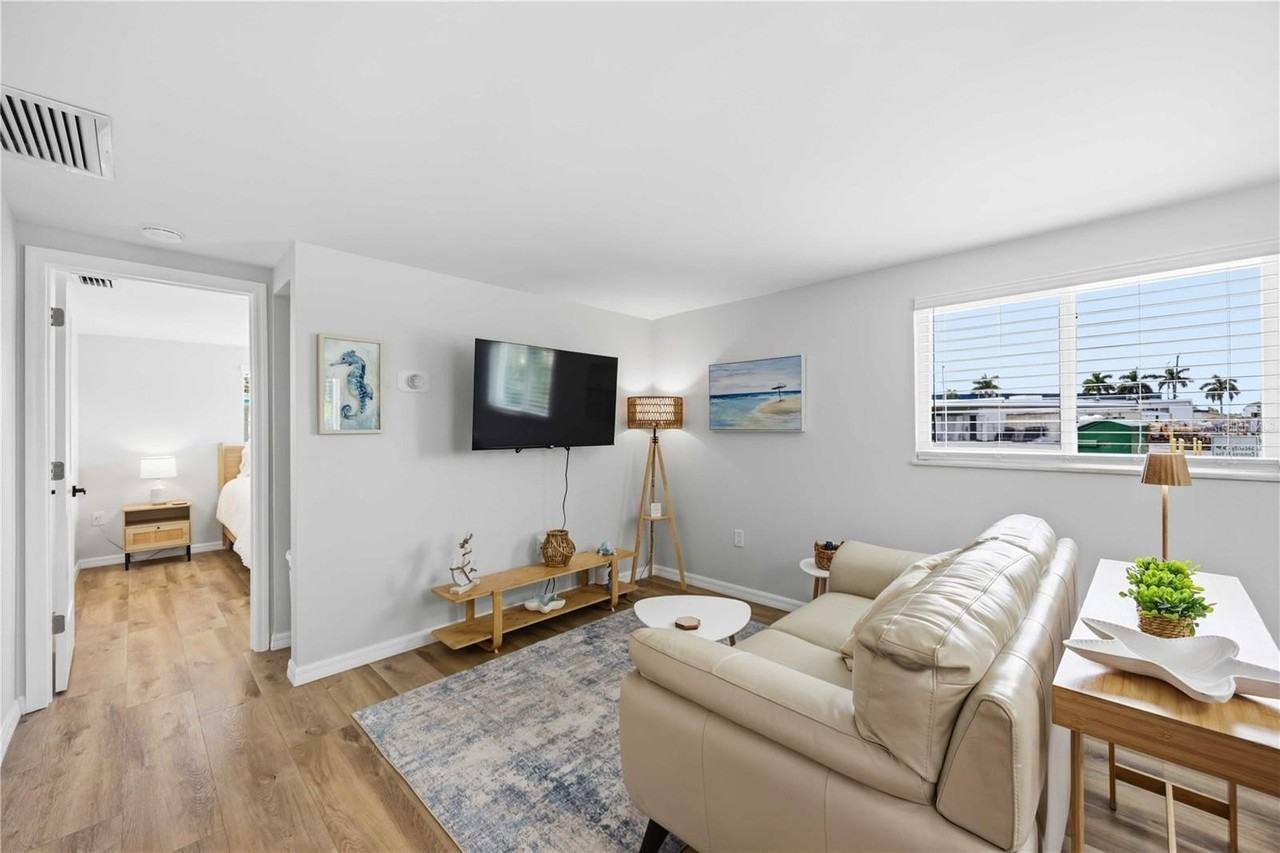 101 Riverview Ave - Photo 5 of 49