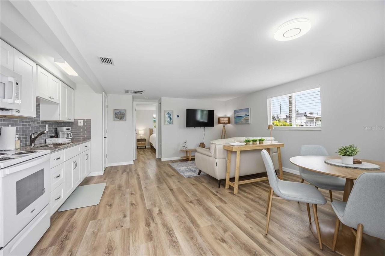 101 Riverview Ave - Photo 6 of 49