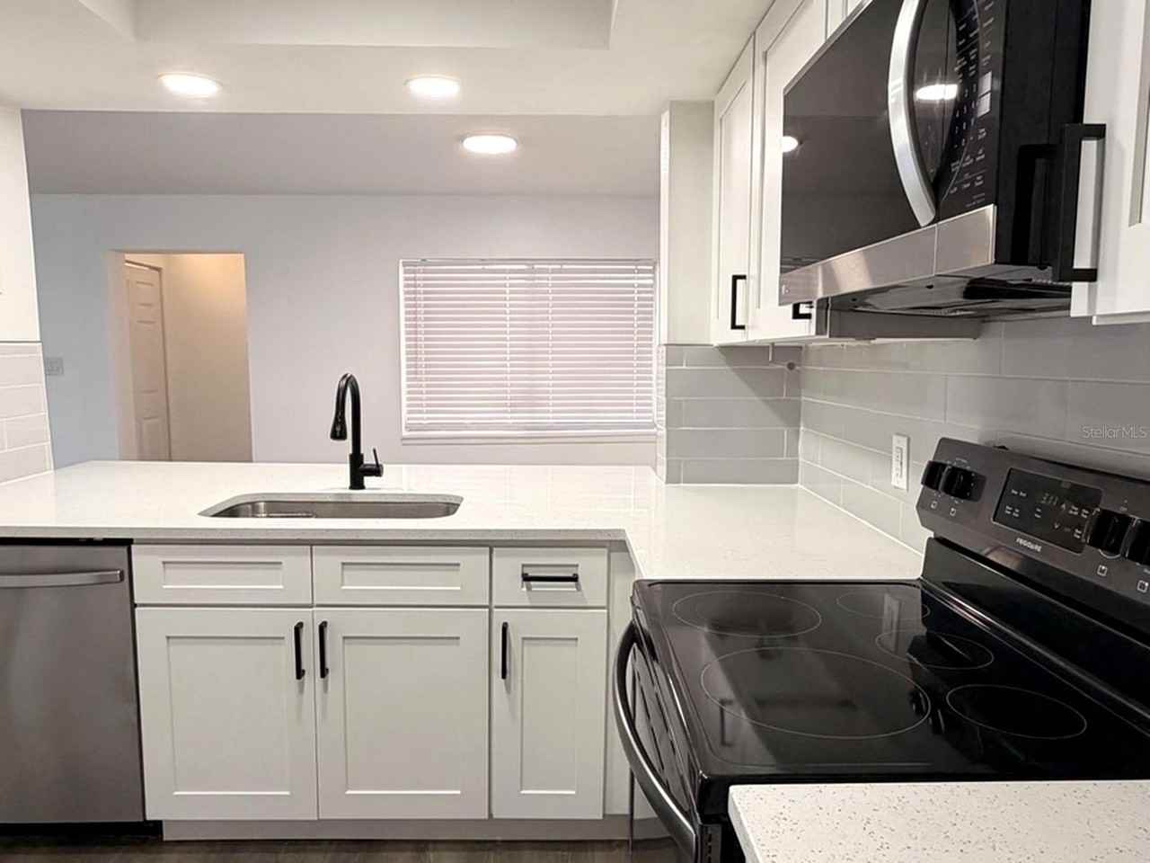 2524 Citrus Club Ln #207 - Photo 4 of 12