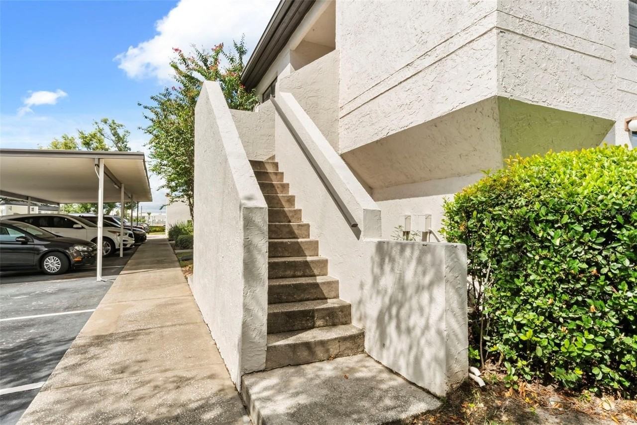 720 Killarney Bay Ct - Photo 3 of 38