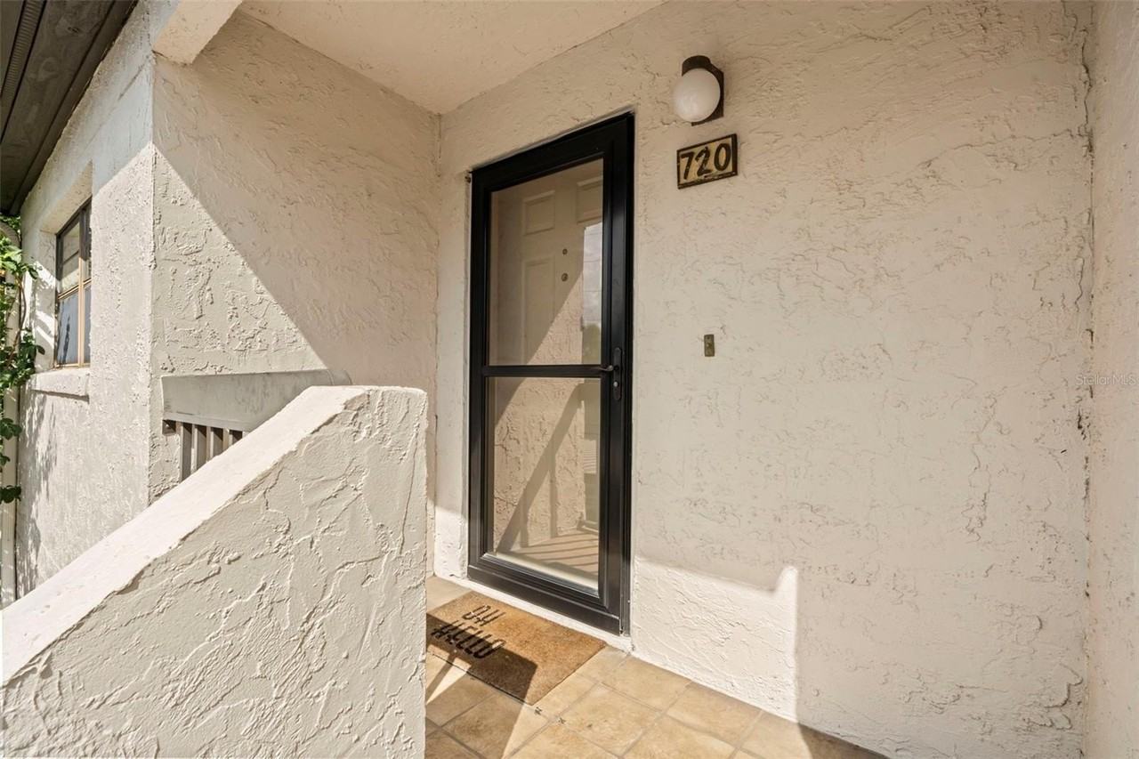 720 Killarney Bay Ct - Photo 4 of 38