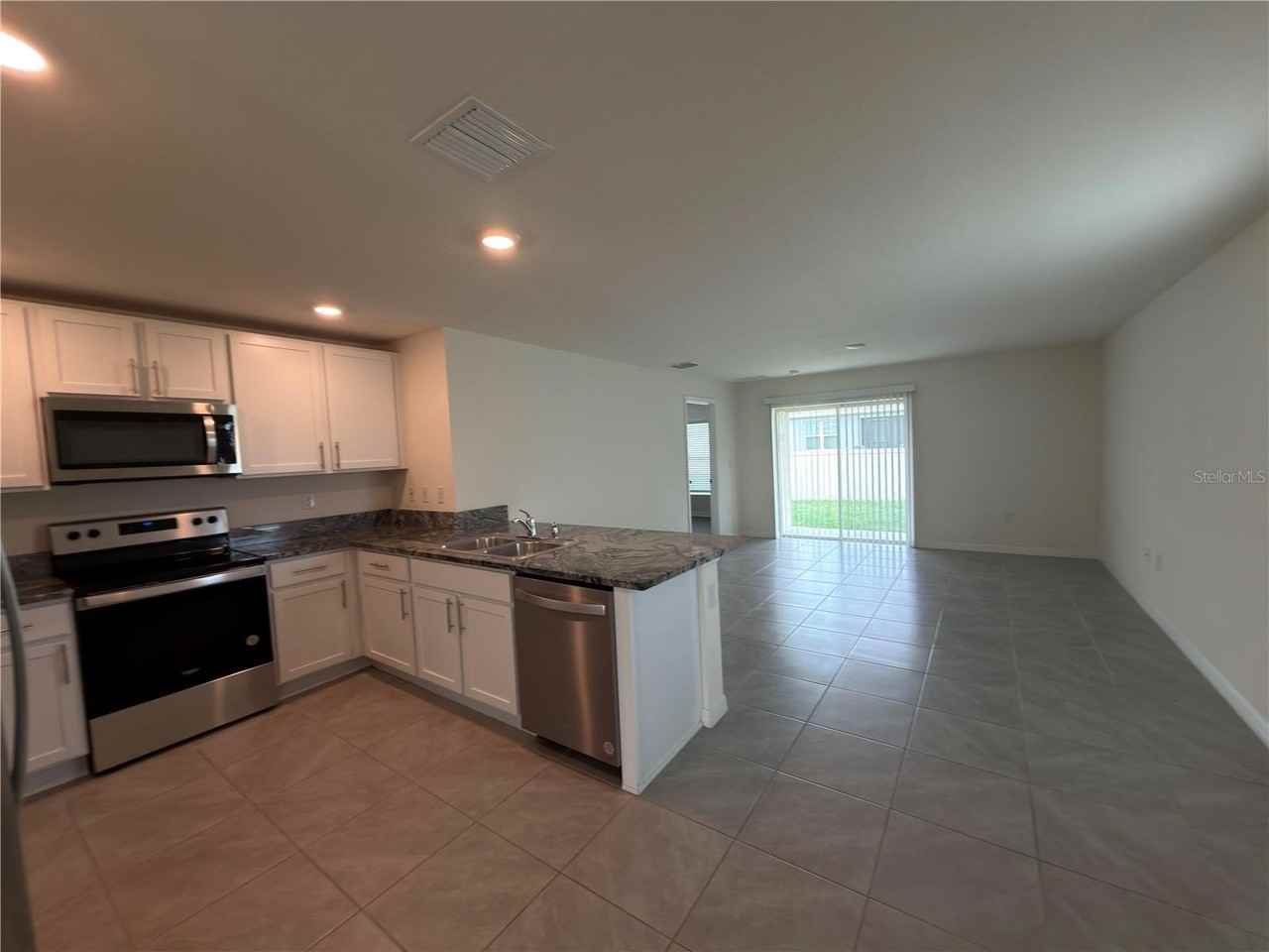 8650 Sw 46th Ave - Photo 7 of 23