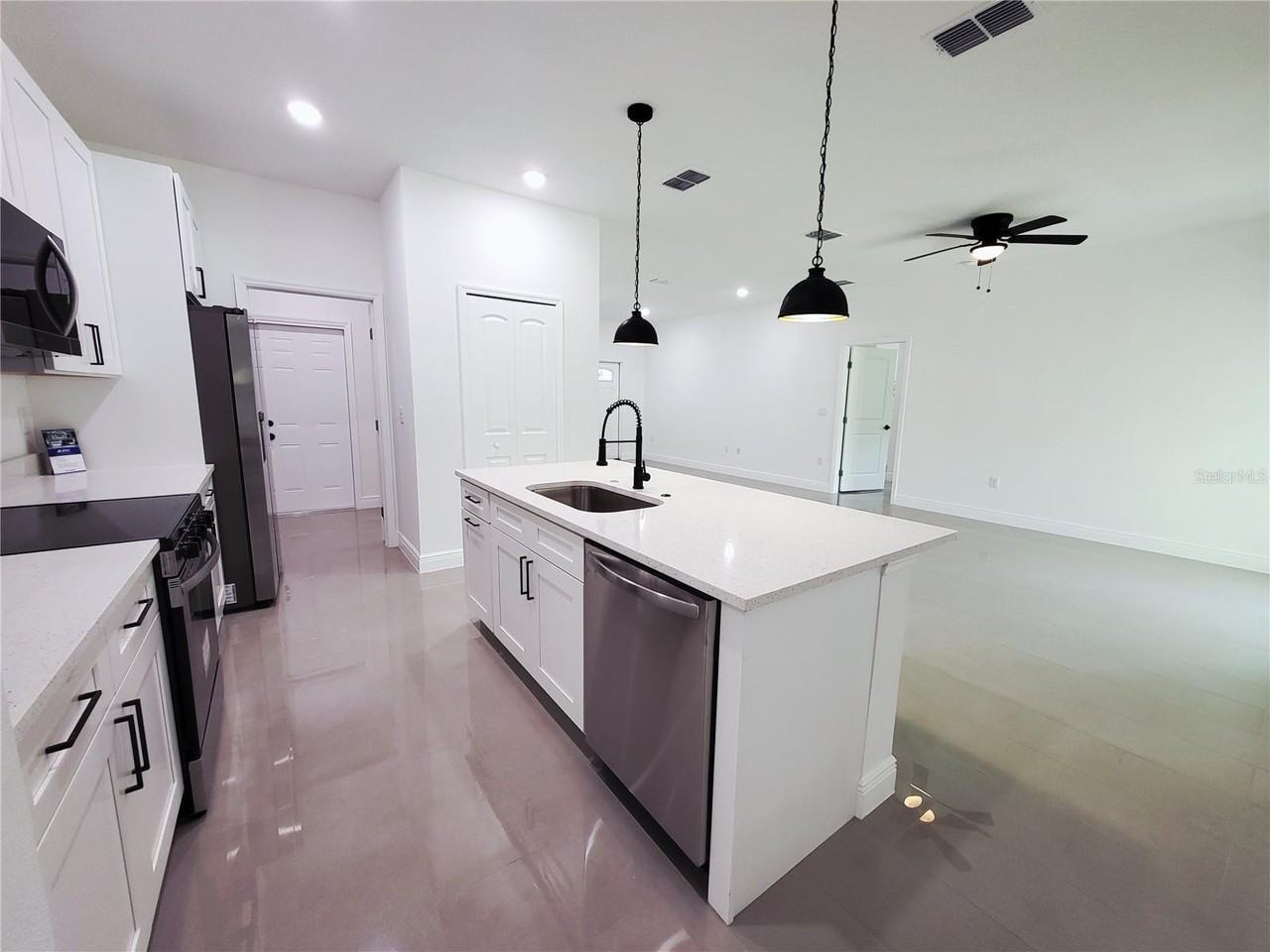 1690 Welland St Se - Photo 6 of 15