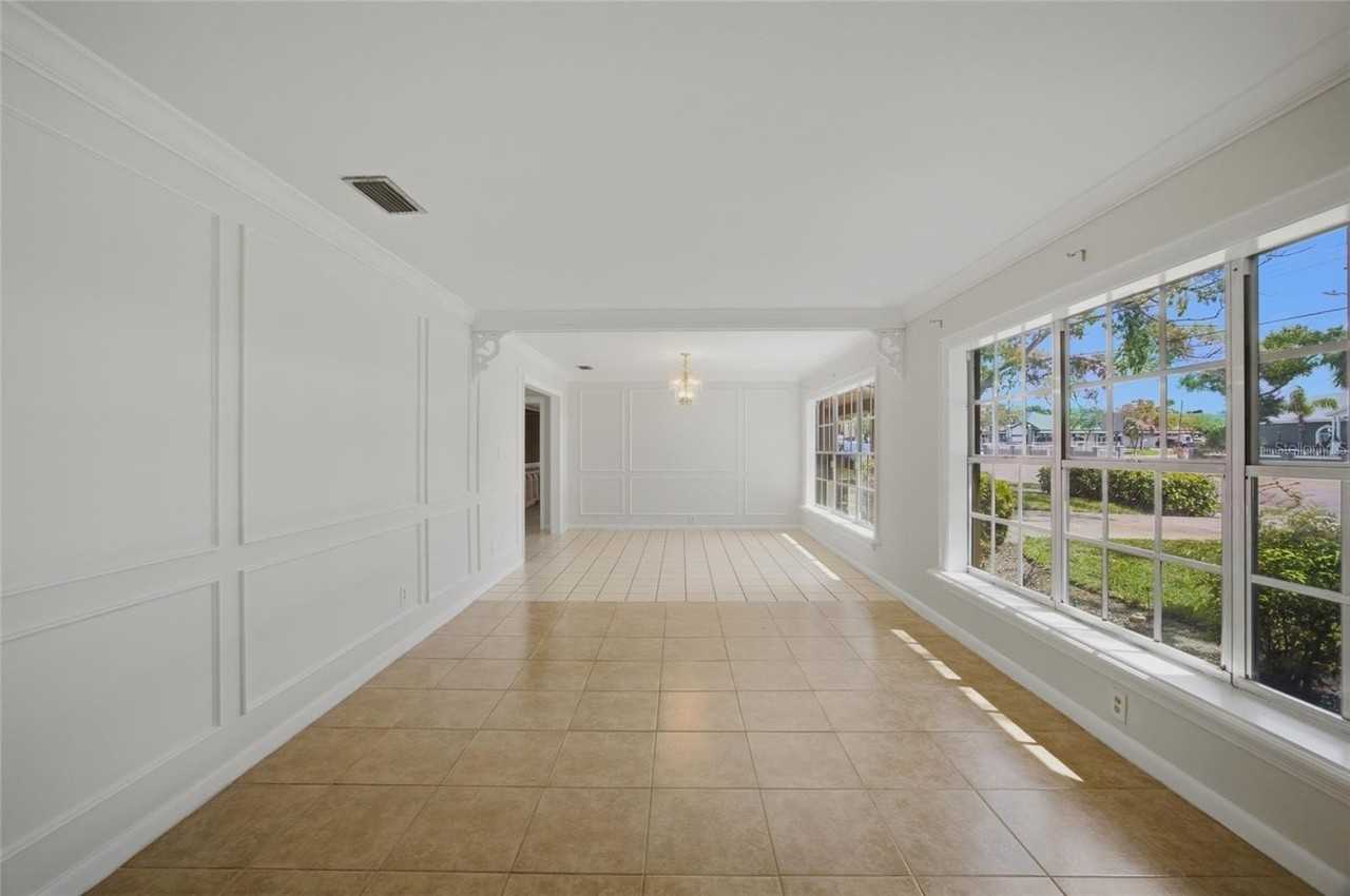 808 N Macdill Ave - Photo 6 of 37