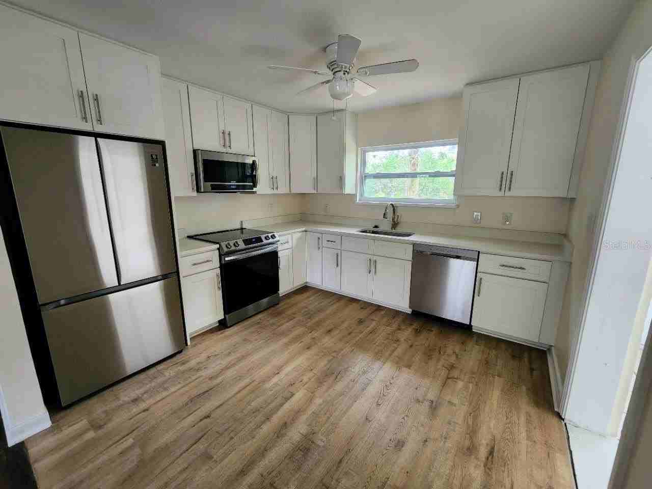 1356 Druid Rd E - Photo 3 of 12