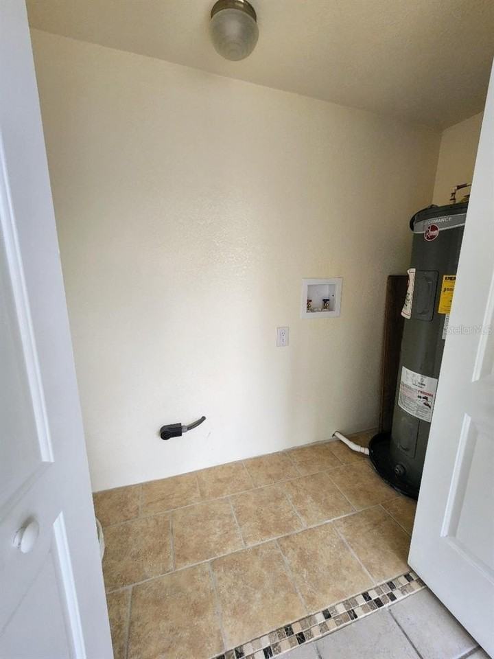 1356 Druid Rd E - Photo 5 of 12